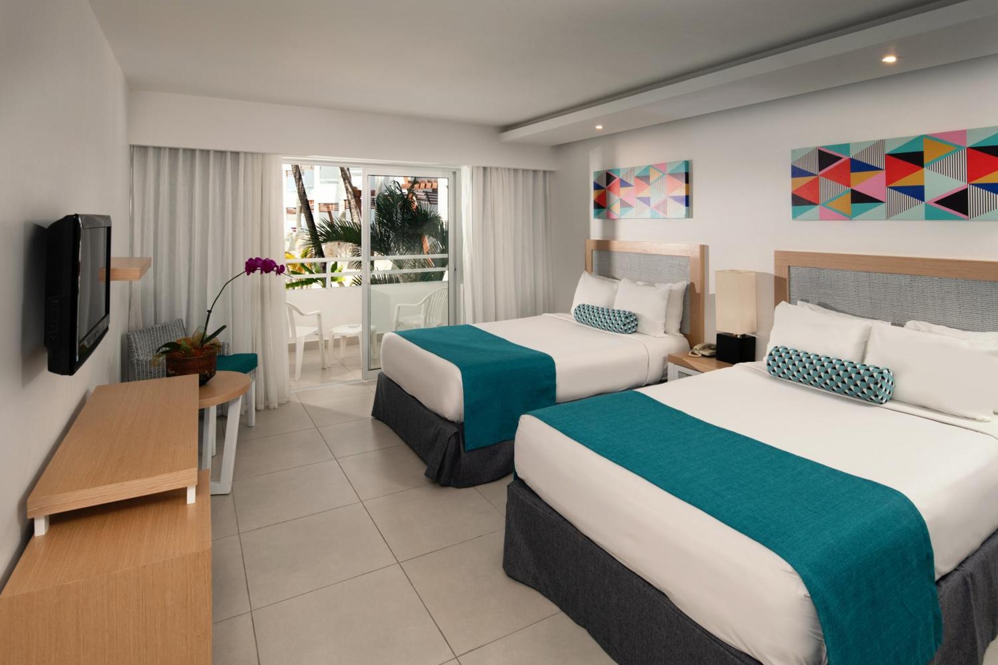 Deluxe Double Room with Pool View and Balcony - Non-Smoking